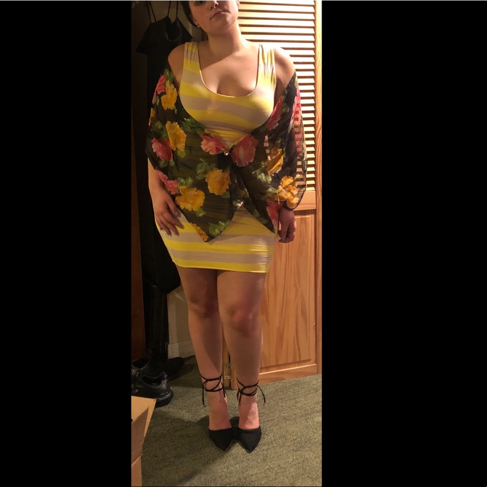 Size 8 Vince Camuto Yellow and Beige Striped Bodycon Dress